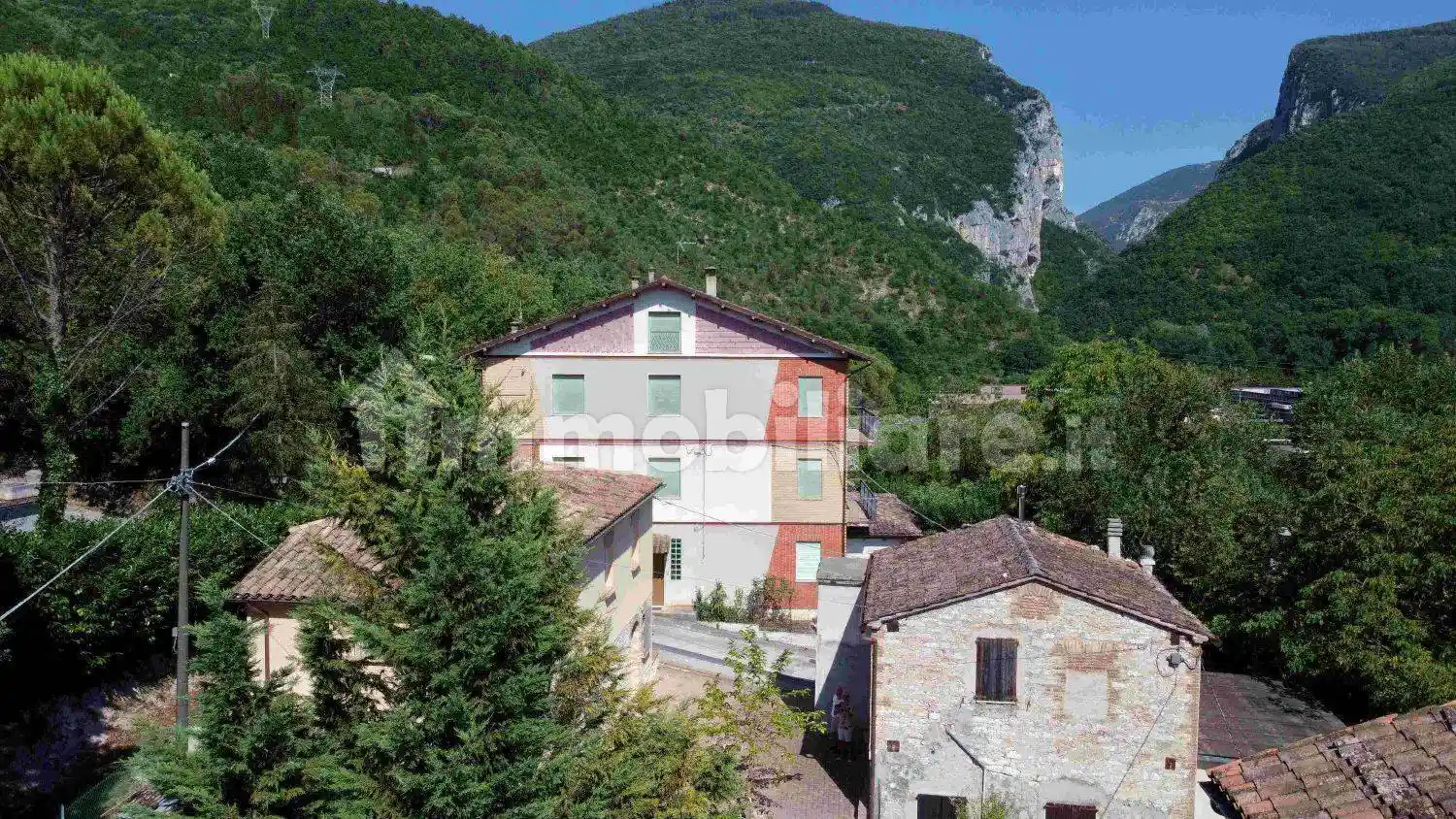 Casa indipendente in vendita a Genga