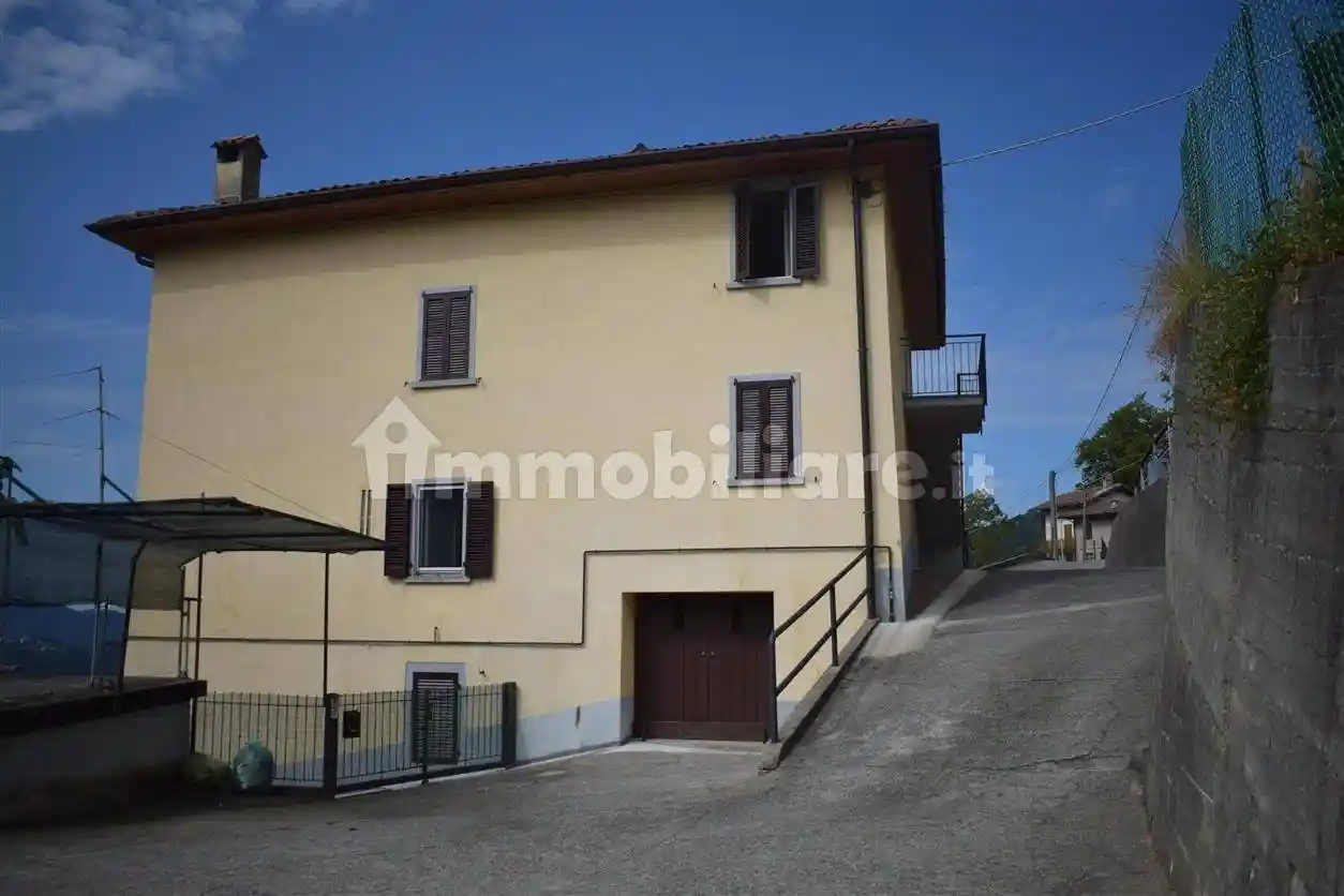 Appartamento in vendita a Costa Serina