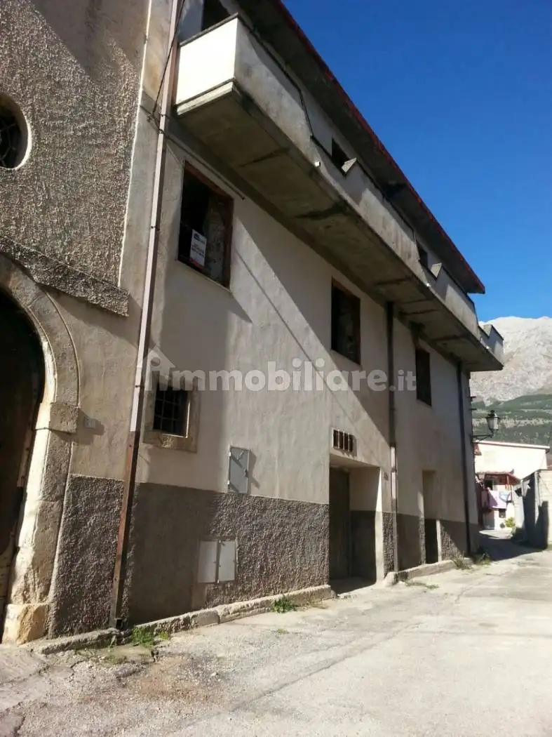 Casa indipendente in vendita a Massa d'Albe