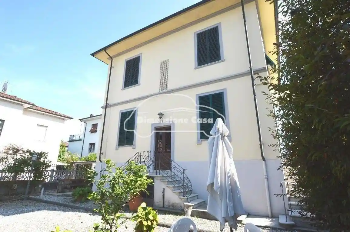 Villa in vendita a Lucca