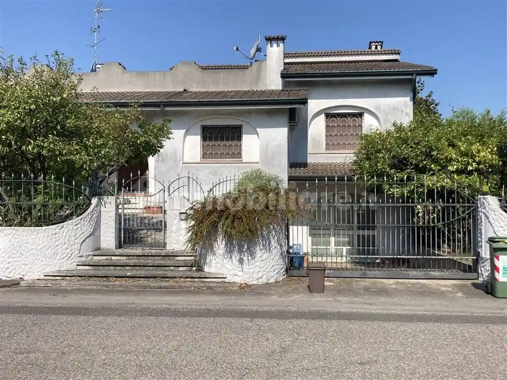 Villa in vendita a Curtatone