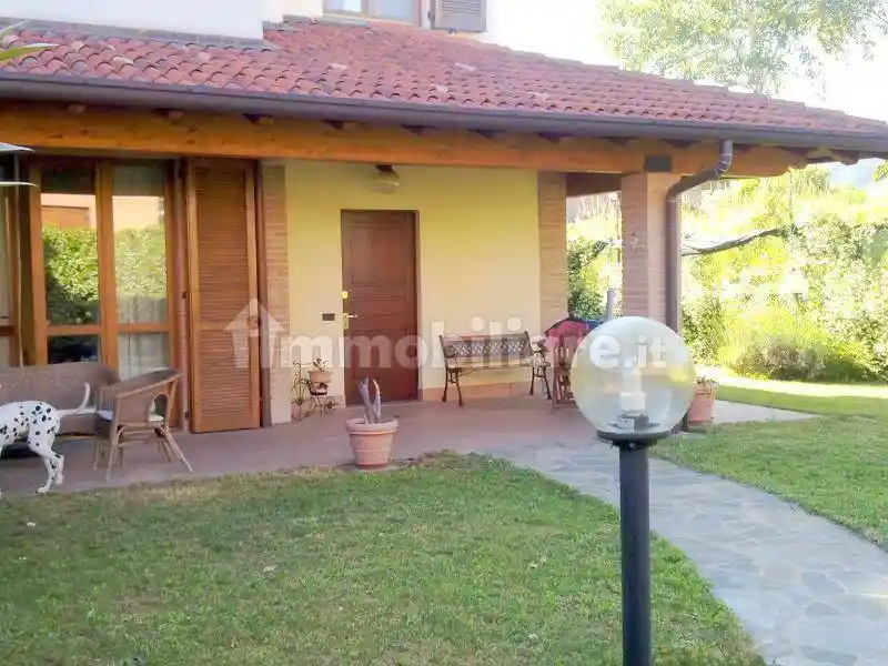 Villetta a schiera in vendita a Lipomo