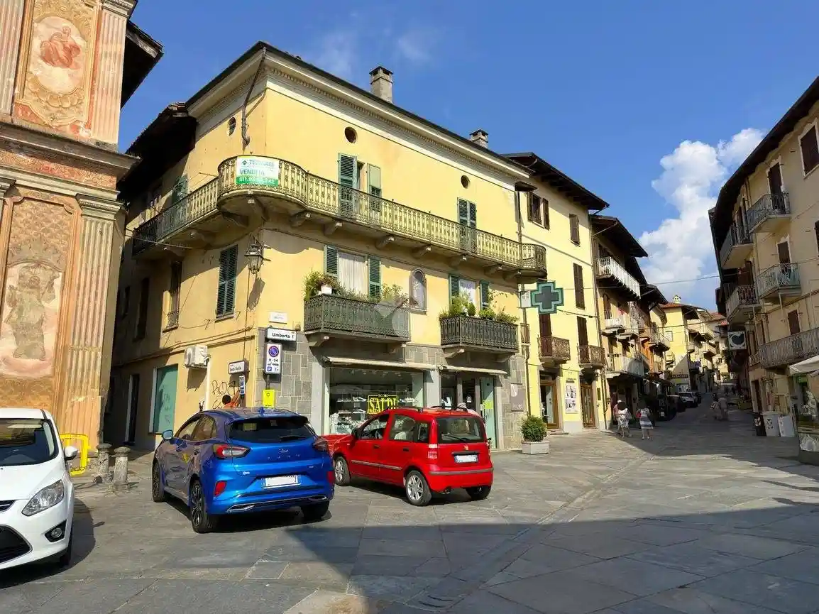 Palazzo - Edificio in vendita a Giaveno