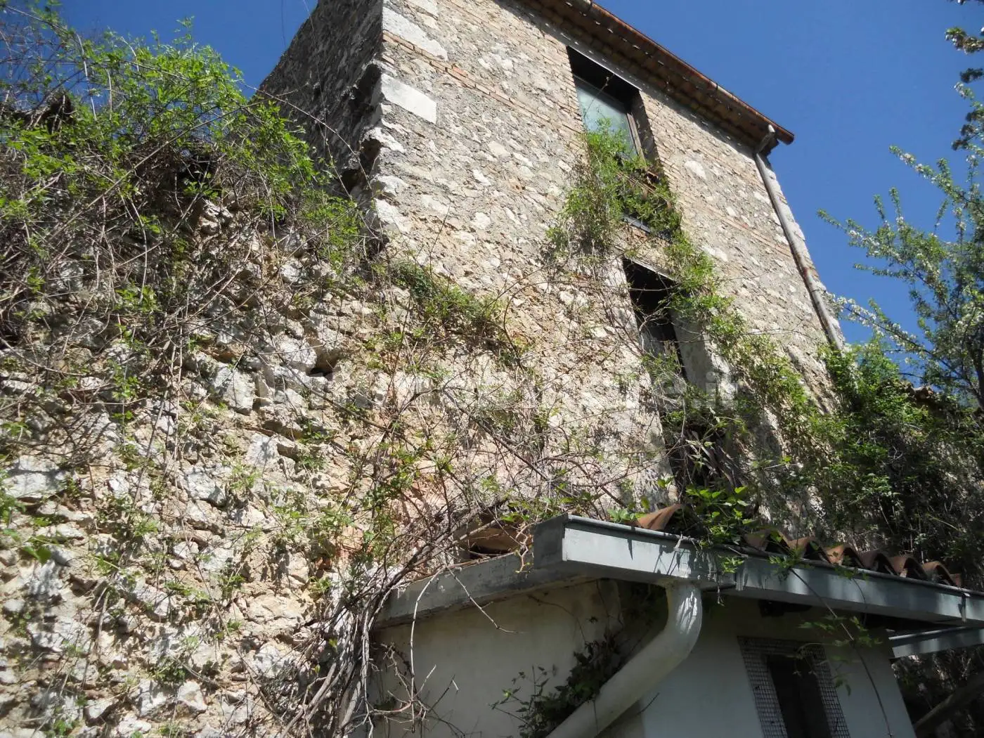 Casa indipendente in vendita a Capistrello