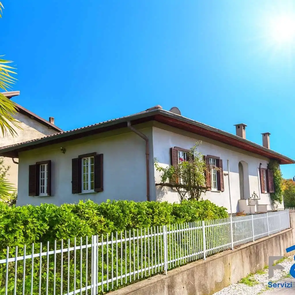 Villa in vendita a Cadrezzate con Osmate
