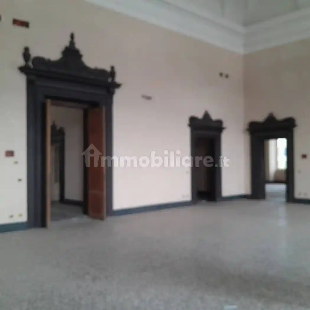 Palazzo - Edificio in Affitto - foto 2