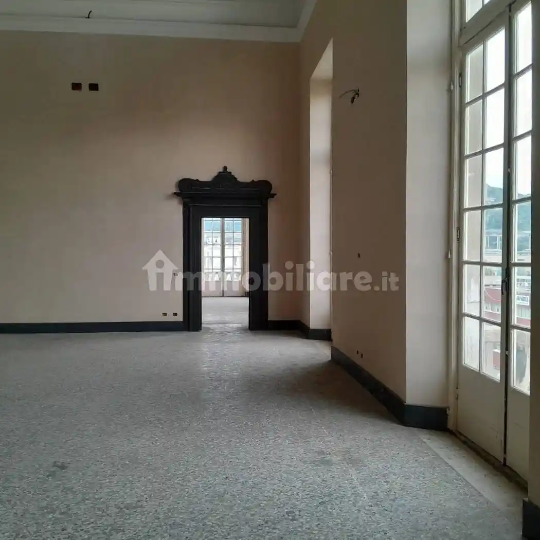 Palazzo - Edificio in Affitto - foto 3