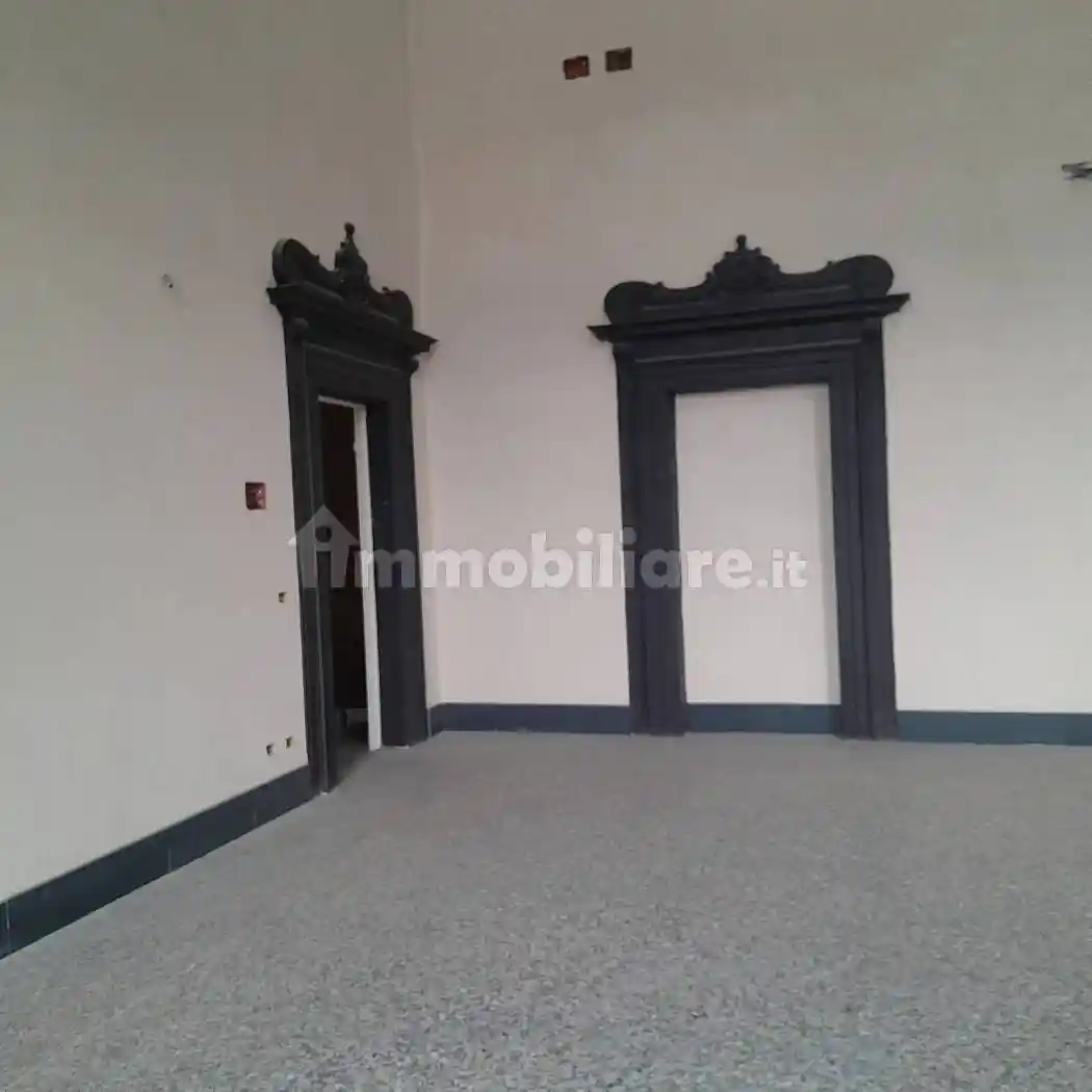 Palazzo - Edificio in Affitto - foto 4