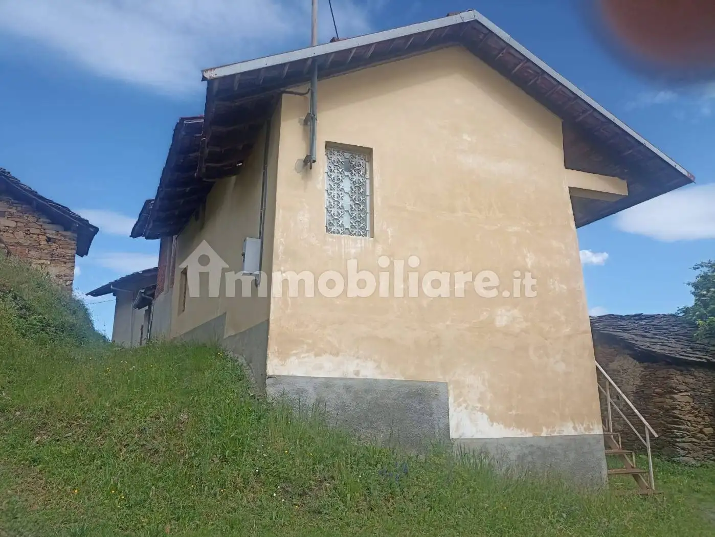 Casa indipendente in vendita a Brondello