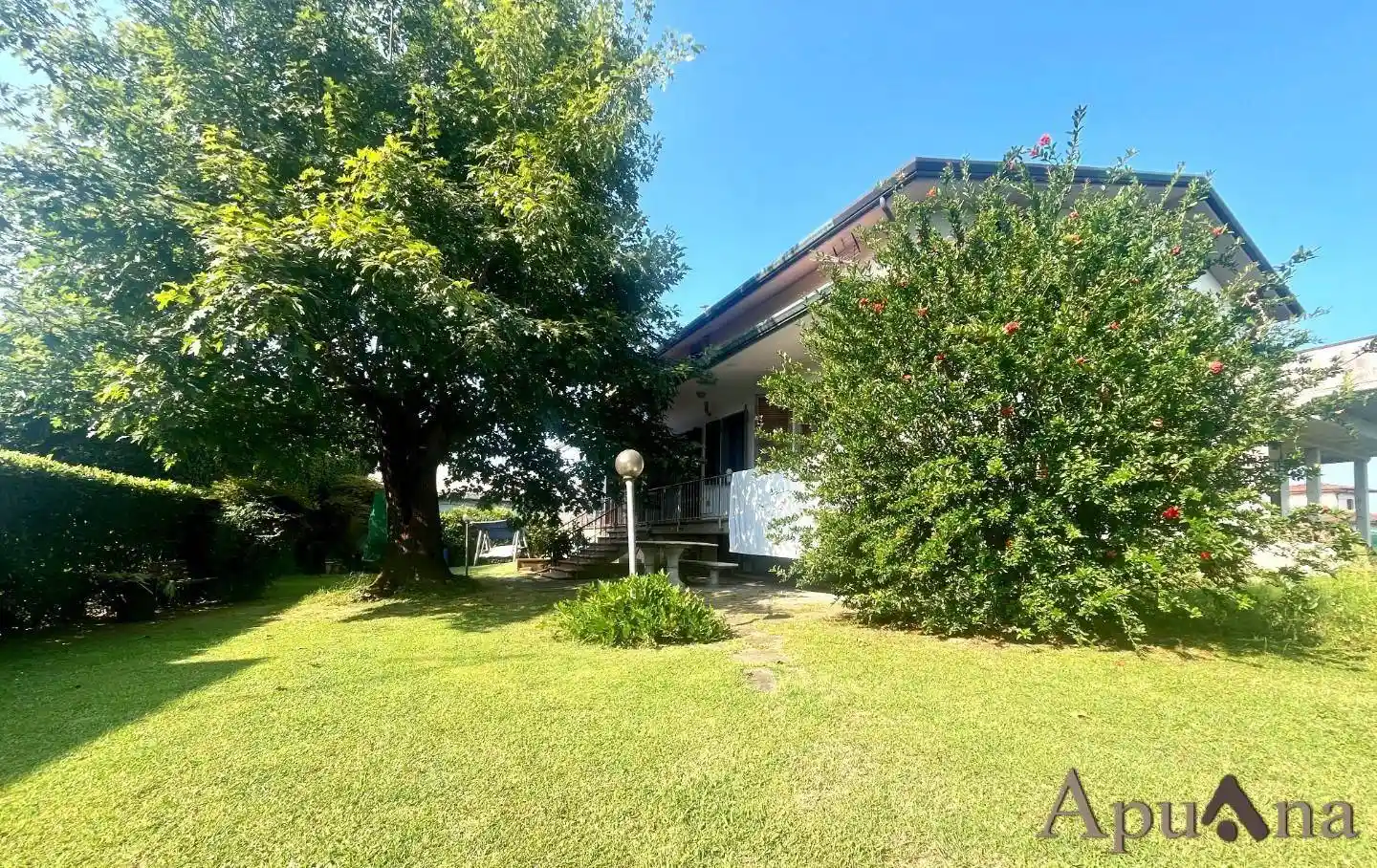 Appartamento in vendita a Montignoso