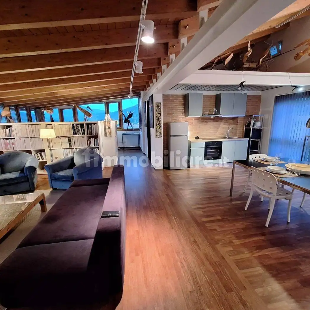 Attico - Mansarda in affitto a Laveno-Mombello