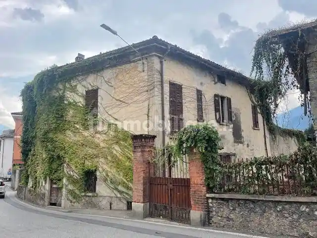 Palazzo - Edificio in vendita a Gravedona ed Uniti
