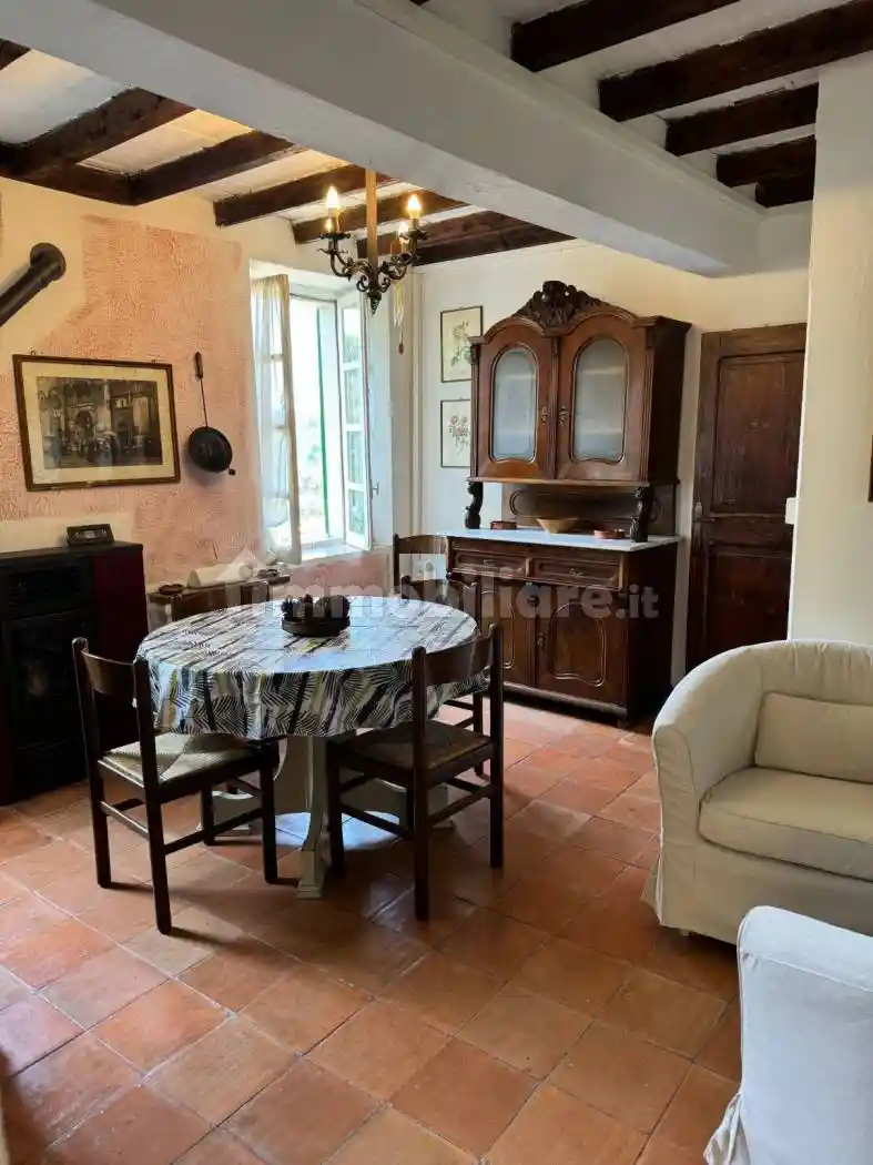 Appartamento in affitto a Vetto