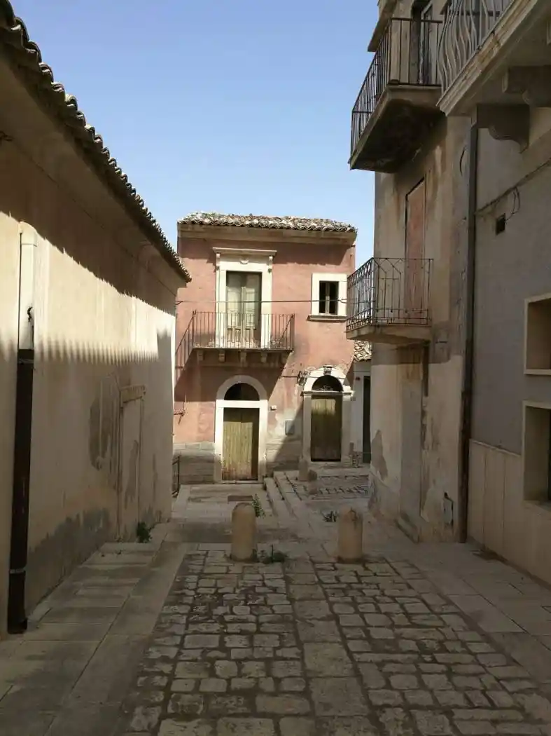 Palazzo - Edificio in vendita a Comiso