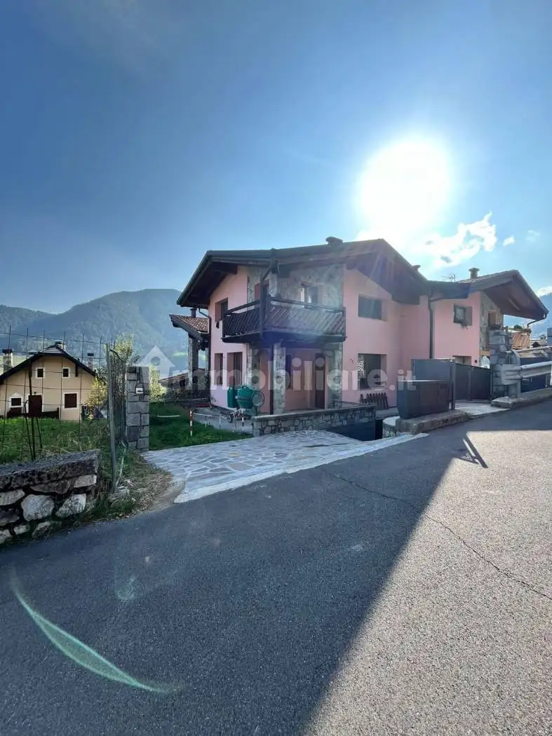 Villetta a schiera in vendita a Borno