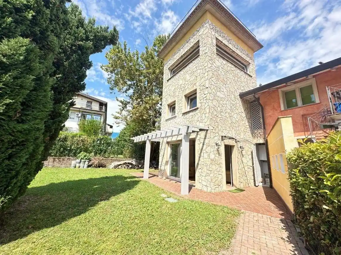 Villa in vendita a Desenzano del Garda