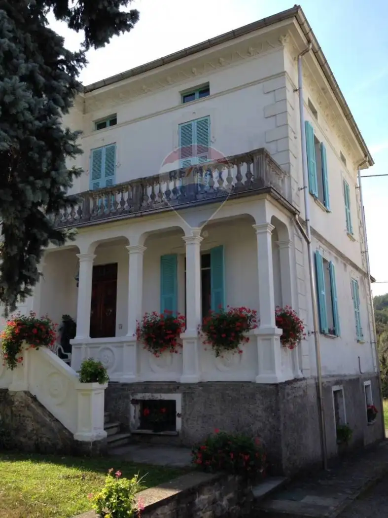 Villa in vendita a Bedonia