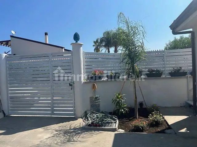 Villa in affitto a Campofelice di Roccella