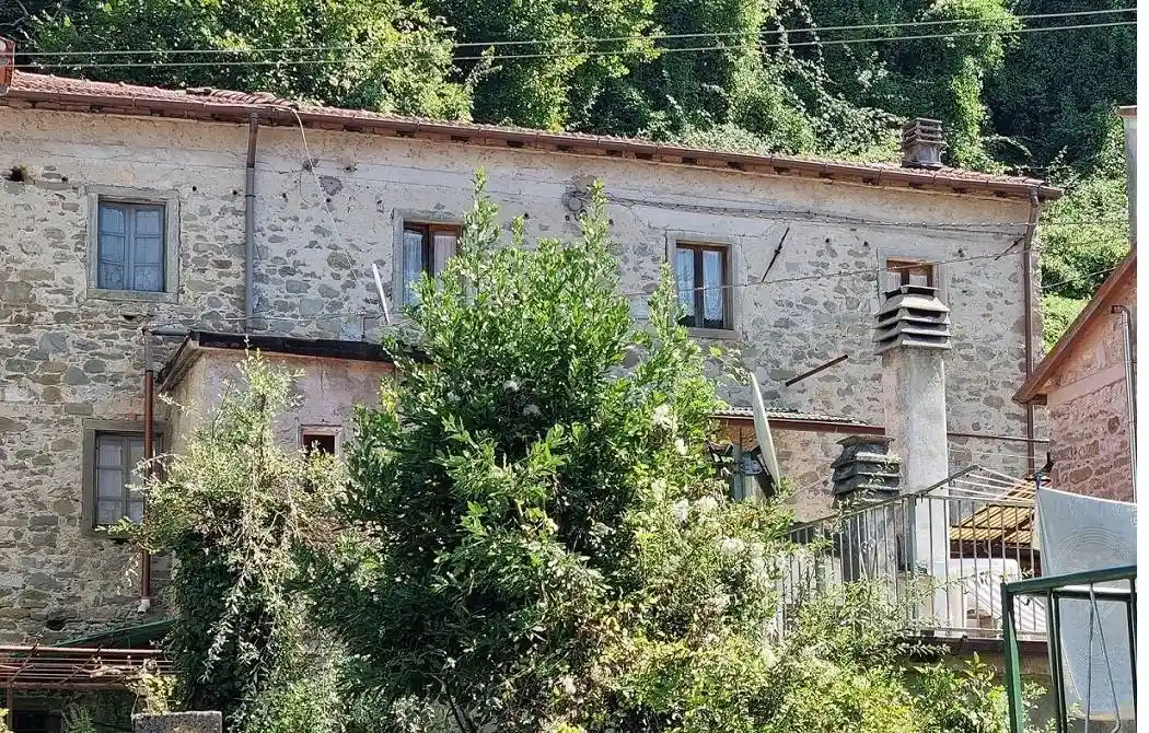 Casa indipendente in vendita a Casola in Lunigiana