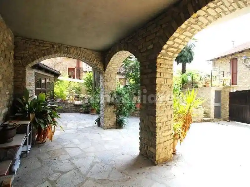 Terratetto unifamiliare 503 m², buono stato, Castino - foto 4