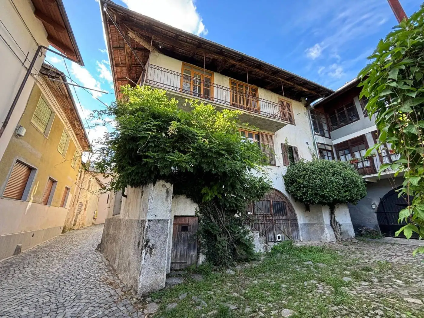 Casa indipendente in vendita a Valchiusa