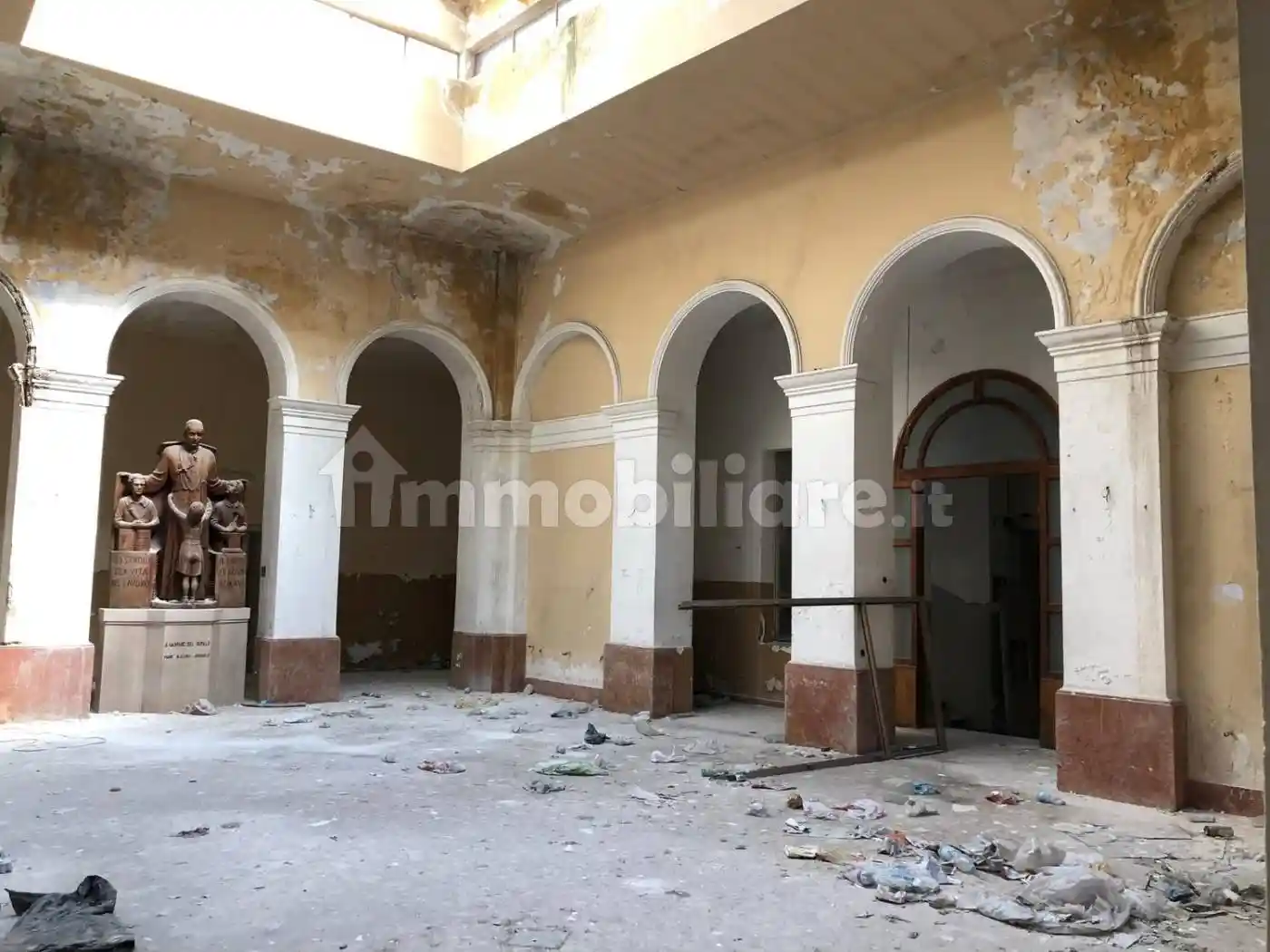 Palazzo - Stabile in vendita a Ancona