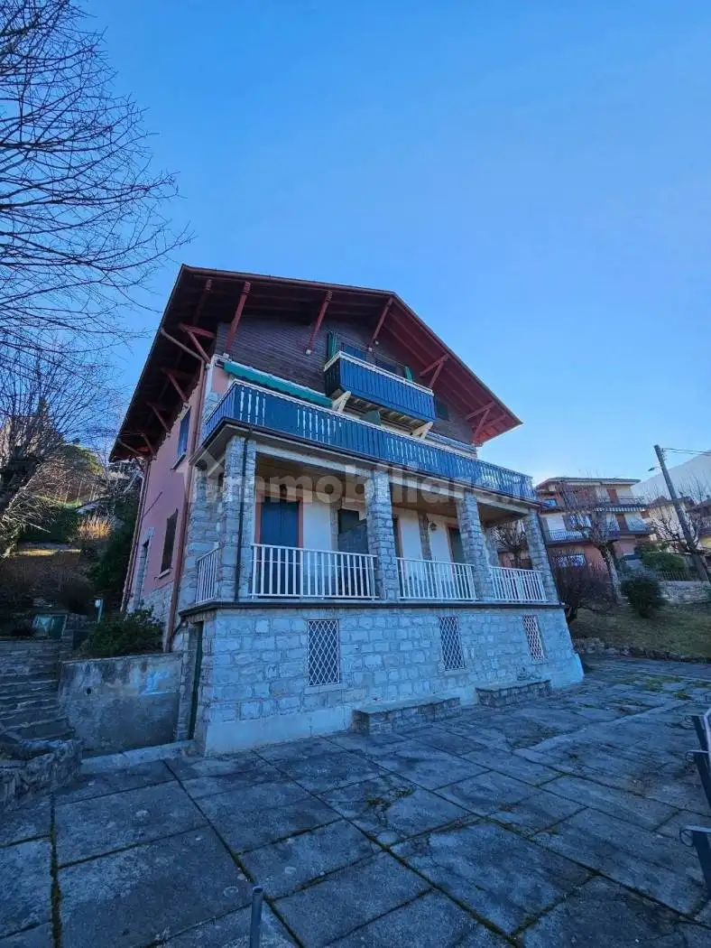 Appartamento in vendita a Esino Lario