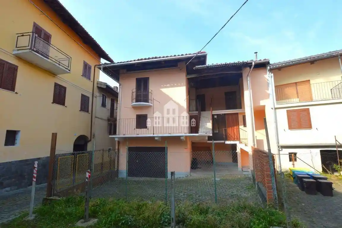 Casa indipendente in vendita a Val di Chy