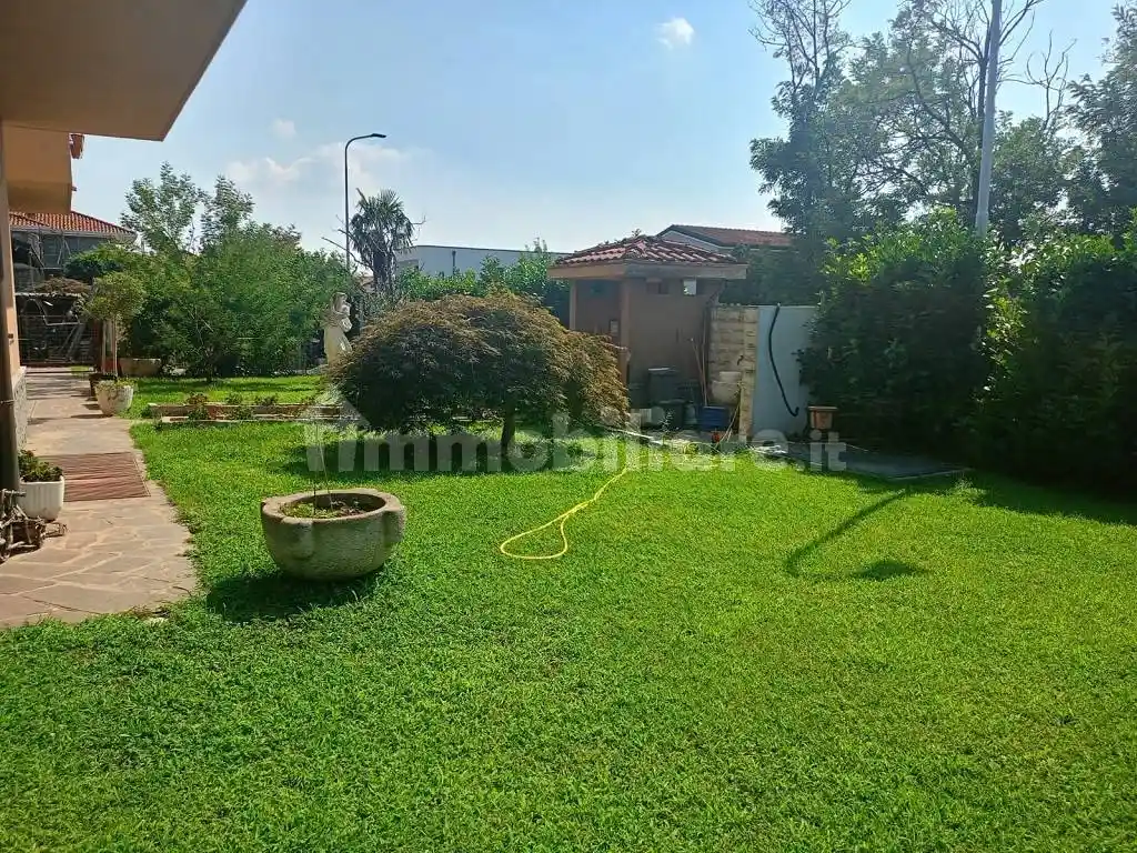 Villa in vendita a Castano Primo