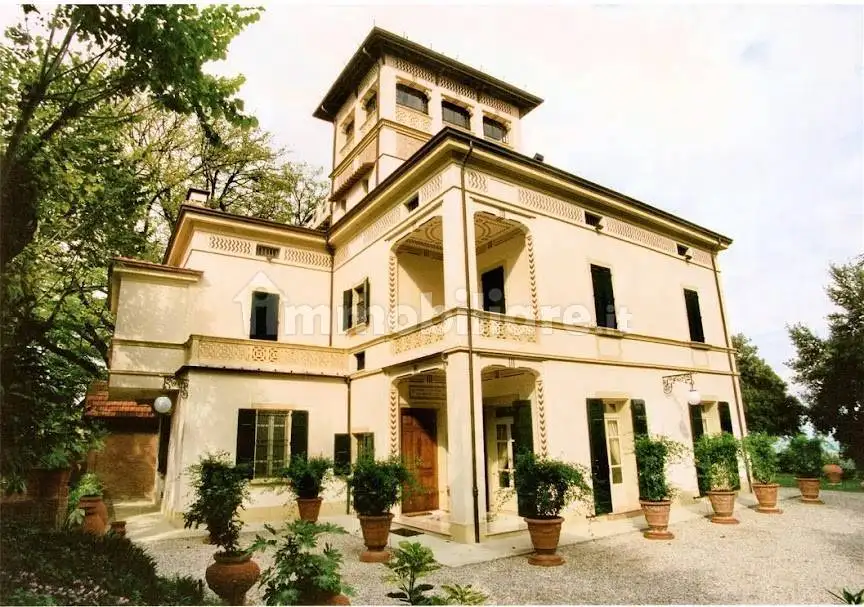 Villa in vendita a Dozza