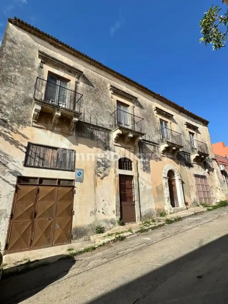 Palazzo - Edificio in vendita a Ispica