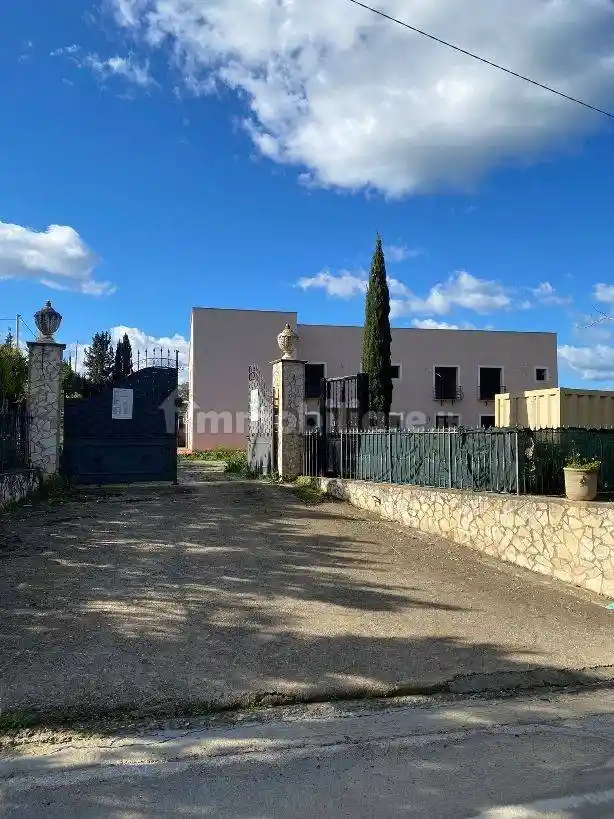 Palazzo - Edificio in vendita a Collesano