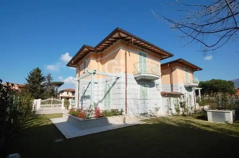 Villa in vendita a Pietrasanta