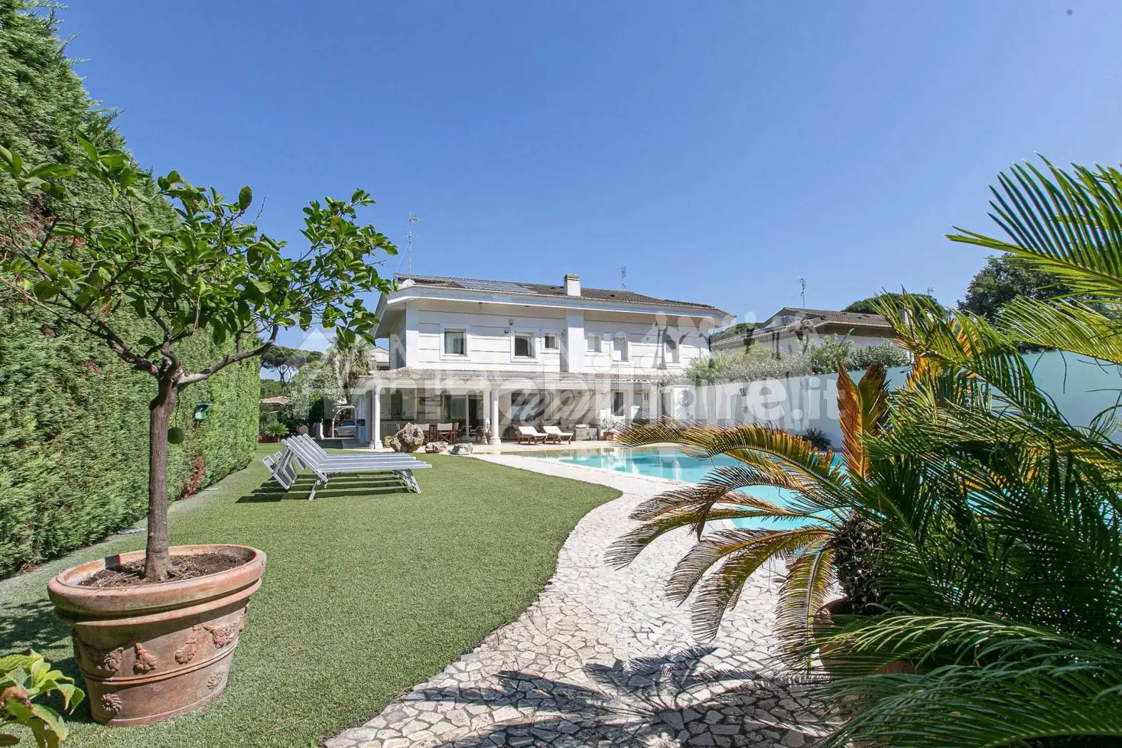 Villa bifamiliare in vendita a Roma