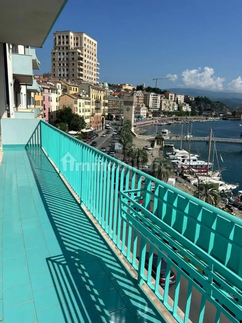 Appartamento in affitto a Savona