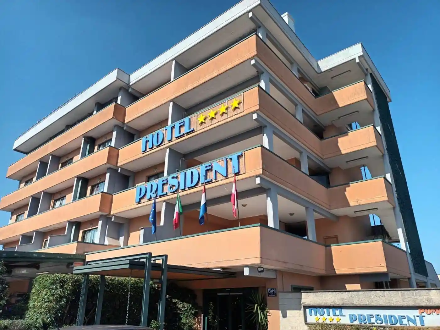 Palazzo - Edificio in vendita a Pomezia