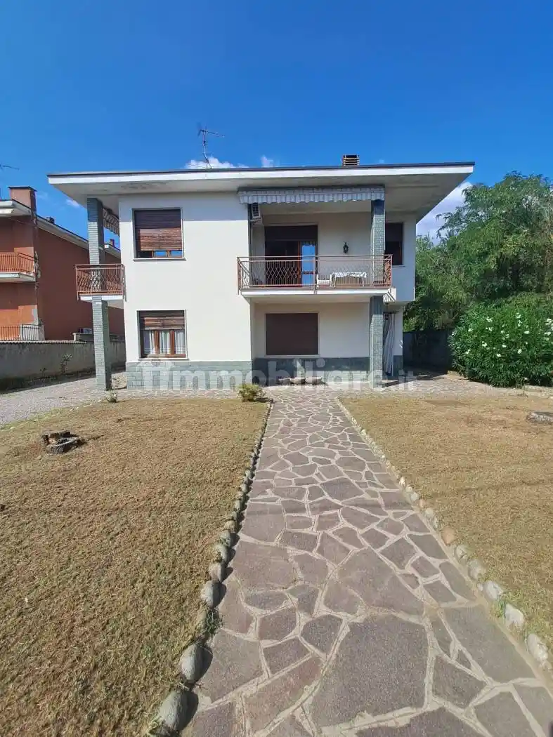 Villa in vendita a Buscate