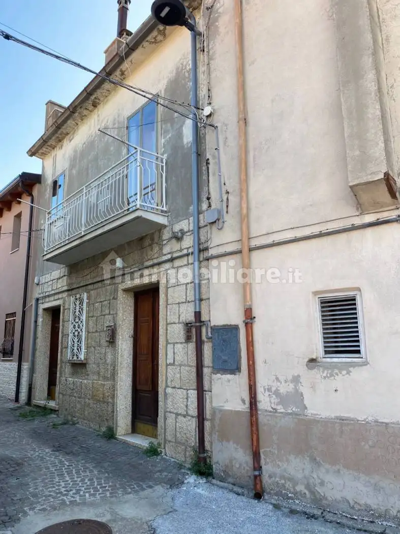 Casa indipendente in affitto a Rionero in Vulture