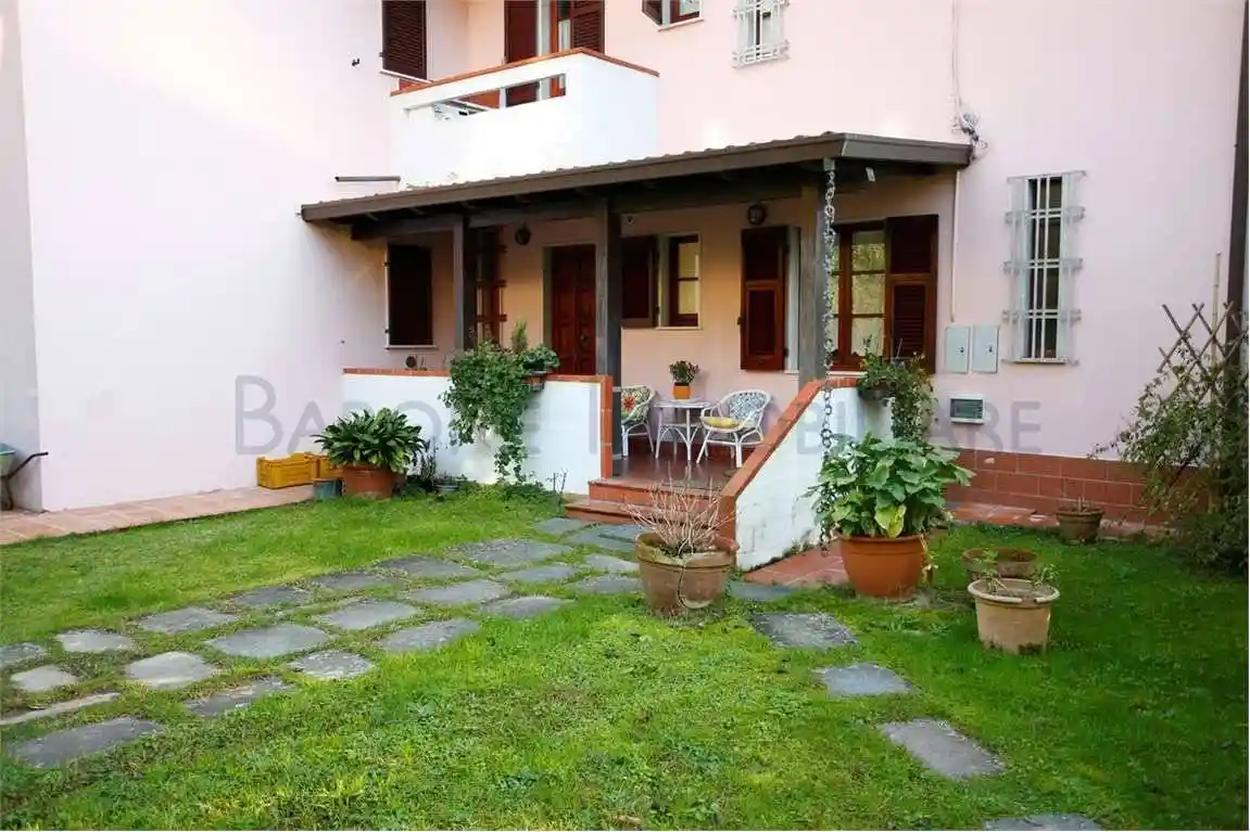 Villa in vendita a Carrara