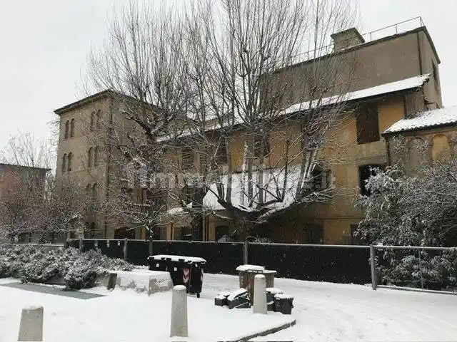Palazzo - Edificio in vendita a Correggio