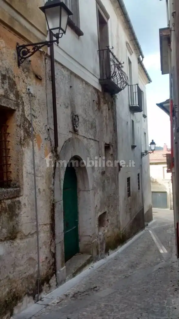 Palazzo - Edificio in vendita a Calvanico