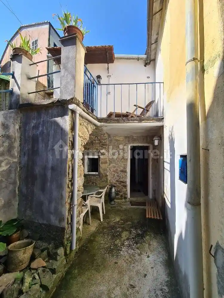 Casa indipendente in vendita a Beverino