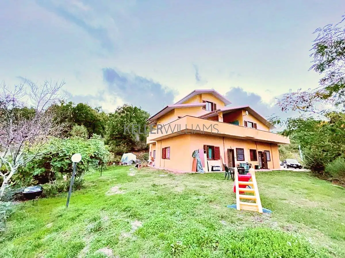 Villa in vendita a Barete