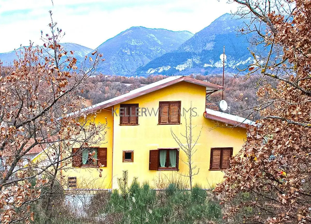 Villa plurifamiliare via delle Vasche, Teora, Barete - foto 2