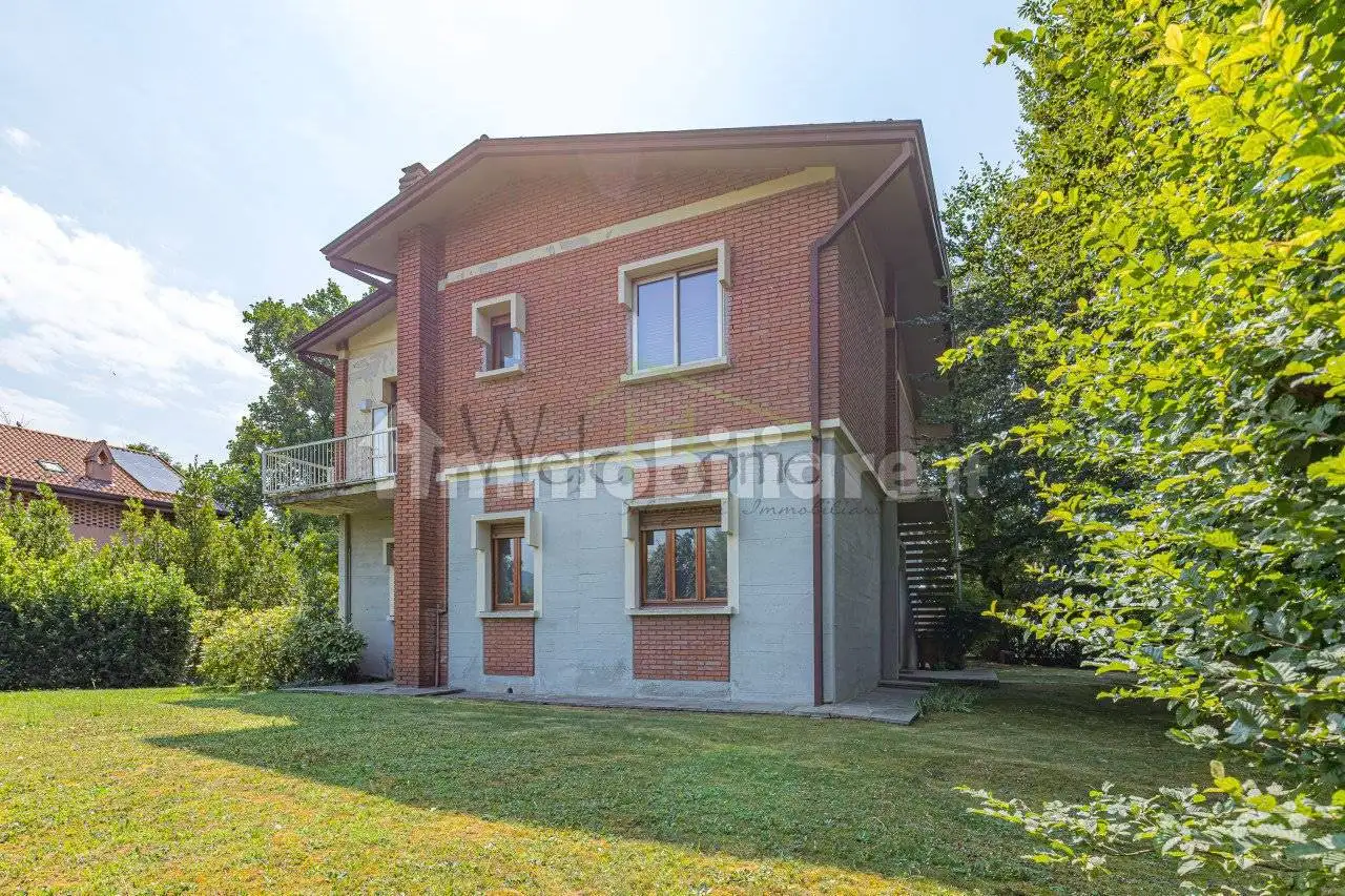 Villa in vendita a Merone