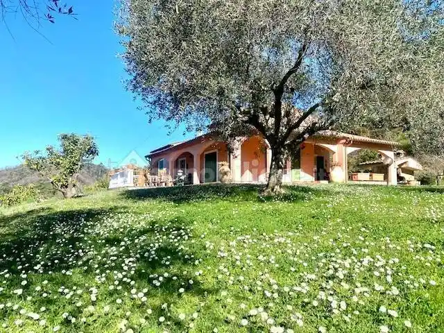 Villa in vendita a Sarzana