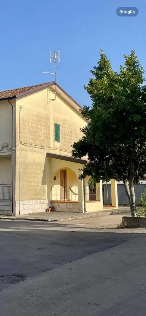 Trilocale piazza La Torraca 1, Banzi