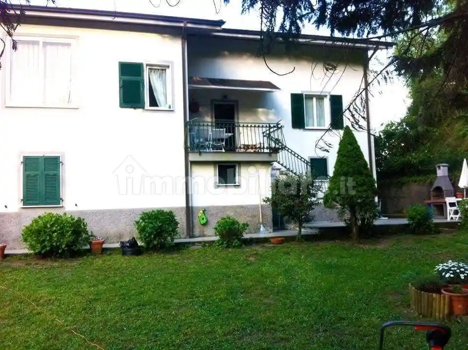 Villa in vendita a Follo