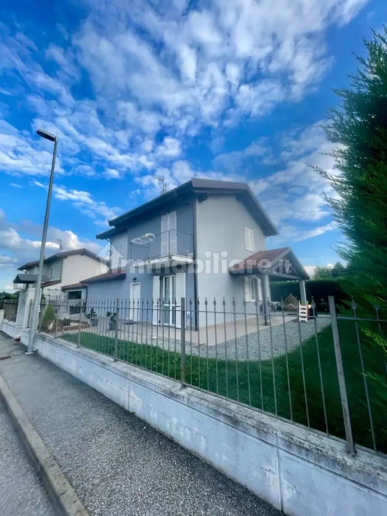 Villa in vendita a Cavallerleone