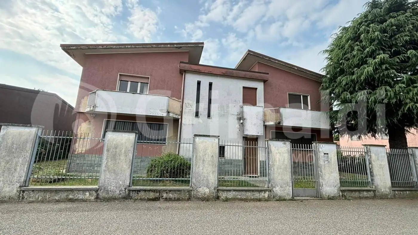 Villa in vendita a Cassinetta di Lugagnano